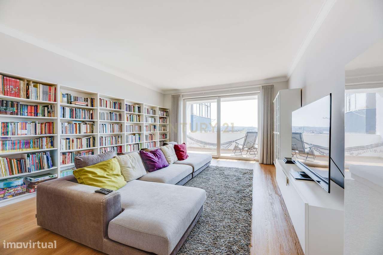 Fantástico T4 Alvalade com varandas, estacionamento e arrecadação-8