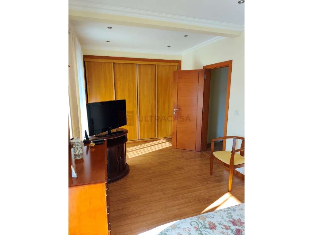 Vende-se Moradia V4 renovada com terraço, churrasqueira e horta a 5...-35