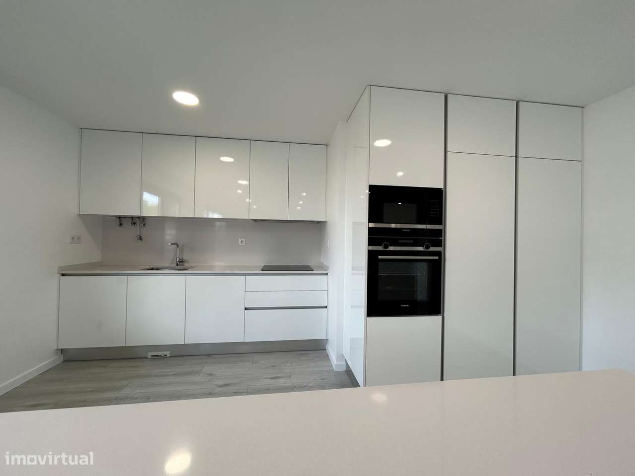 Apartamento T2 Novo com Varanda e Elevador-12