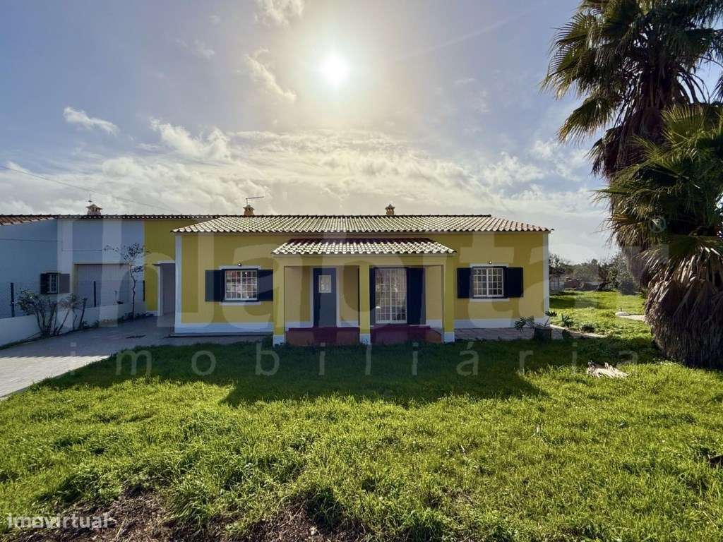 Moradia com Garagem, Piscina e Jardim - Excelente Oportunidade!-1