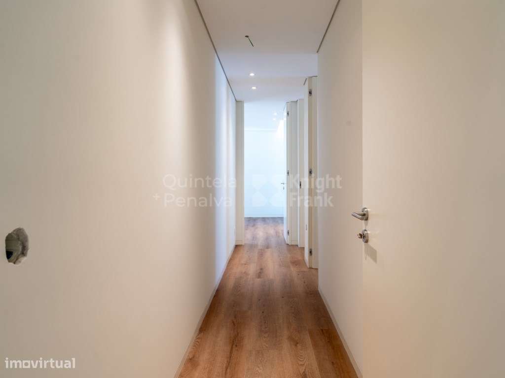 Moradia T7 com jardim e piscina na Verdizela-14