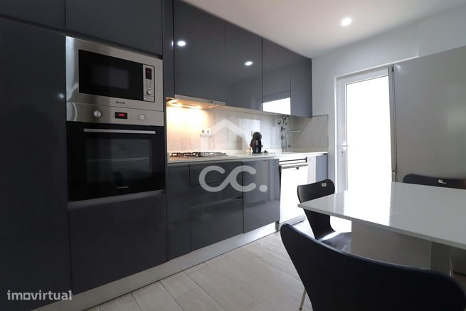 Apartamento T3 com terraço e arrumos em Eiras.-0