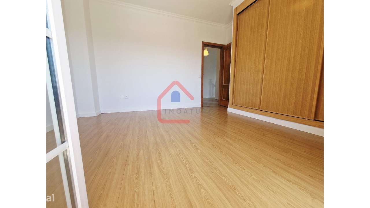 Apartamento T4 em  GAMBIA-PONTES-ALTO DA GUERRA-36
