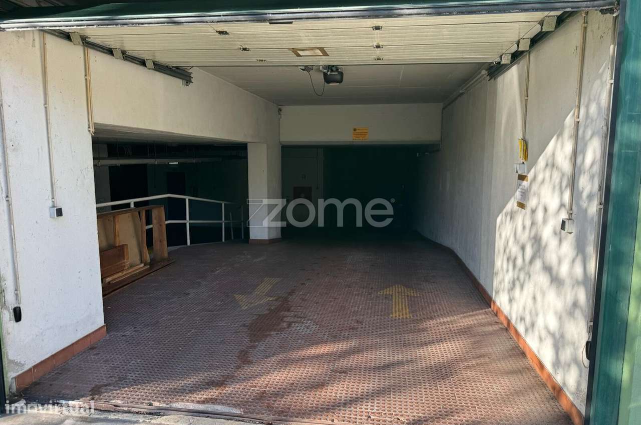 Lugares de Estacionamento na R. Robalo Gouveia, 2 Olaias, Areeiro - Grande imagem: 2/9