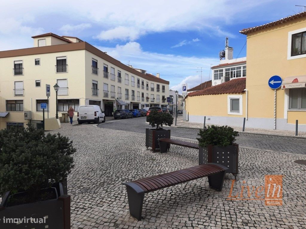 Loja com 2 Pisos no Centro de Mafra - Grande imagem: 1/11