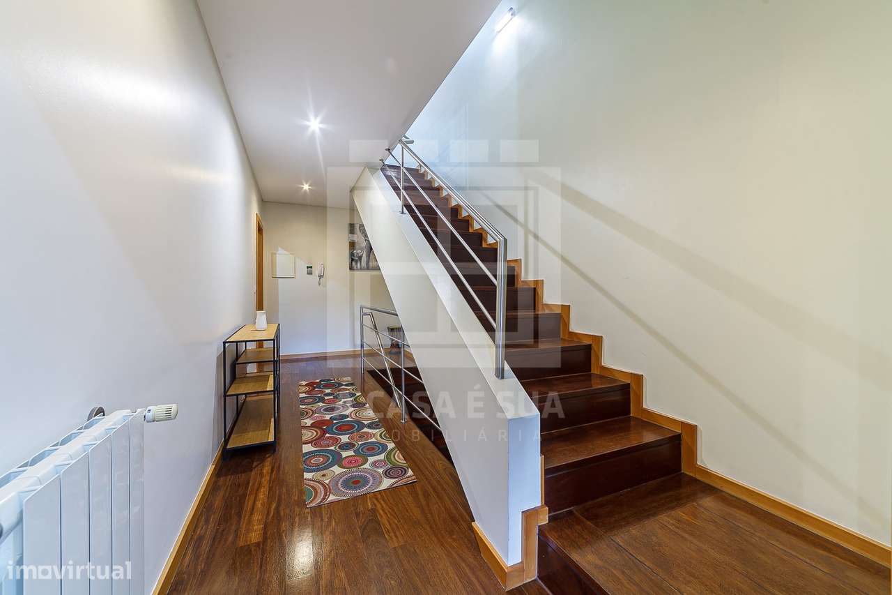 MORADIA T4+1 C/PISCINA EM COND FECHADO 3 FRENTES-22