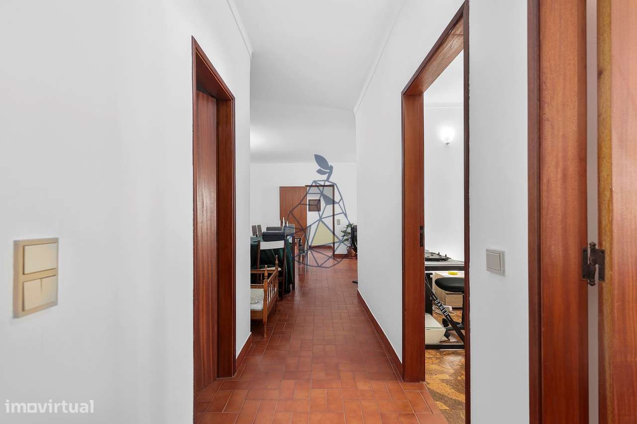Apartamento T2 com Garagem e Elevador — Portimão-29