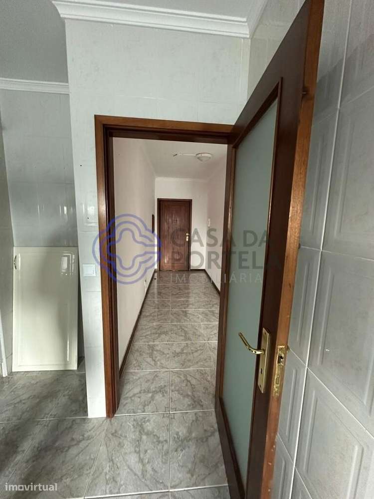Apartamento T2 com Garagem — Olival (Vila Nova de Gaia) - Grande imagem: 4/12