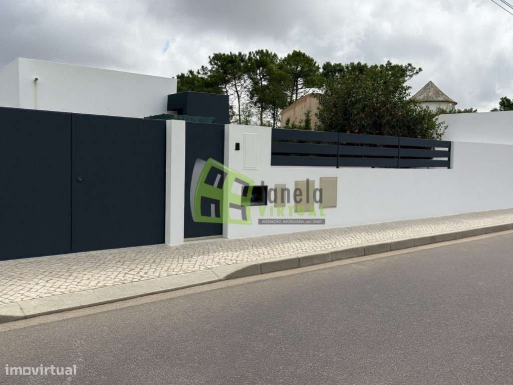 Moradia T3 Nova com Piscina - Fernão Ferro-3