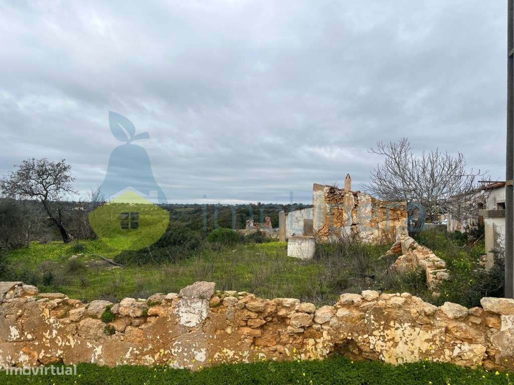 MORADIA POR RECUPERAR COM LOTE DE TERRENO NA QUINTA DO ROGEL EM ALC... - Grande imagem: 3/29