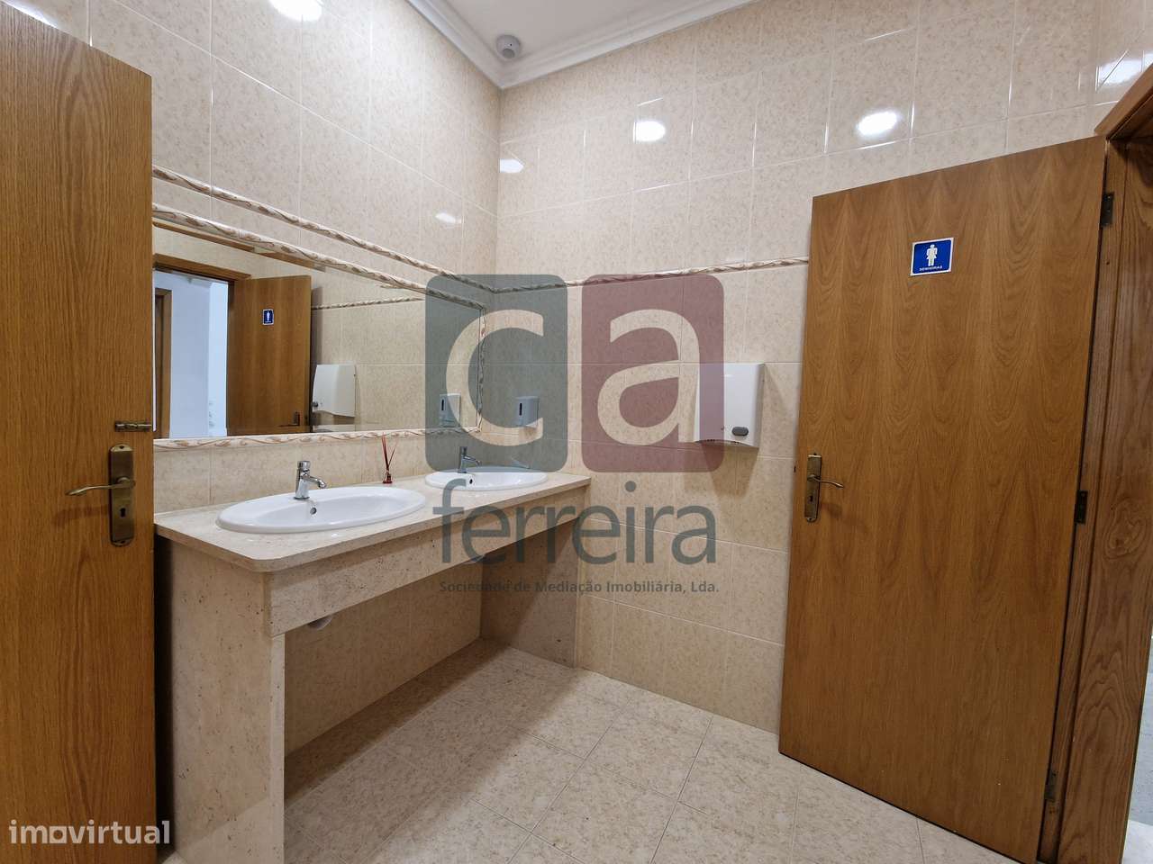 Restaurante composto por três pisos no Coração de Almeirim-26