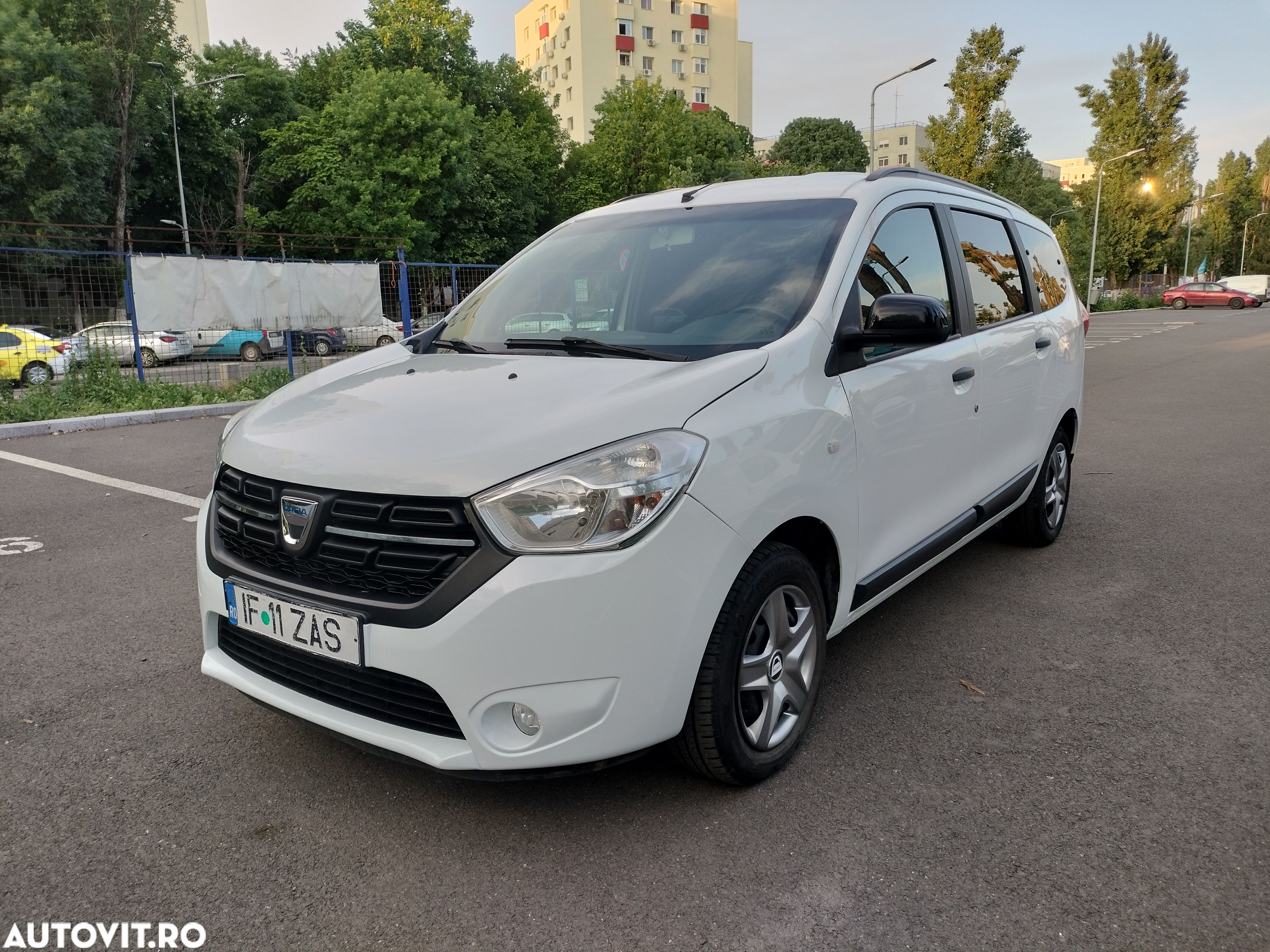 Dacia Lodgy 1.5 Blue dCi Laureate - 1