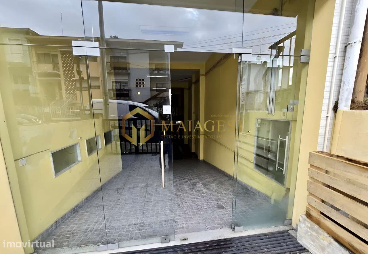 Loja e Armazém no Porto Ideal para Stand Automóvel ou Comércio-7