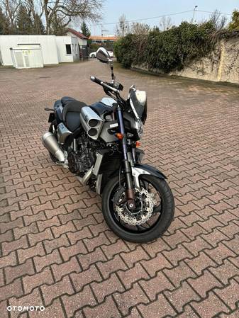 Yamaha V-MAX - 1