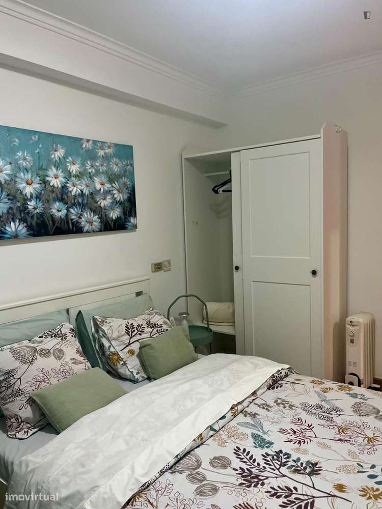 Quarto - localizado em Penha Lisbon - Grande imagem: 3/10
