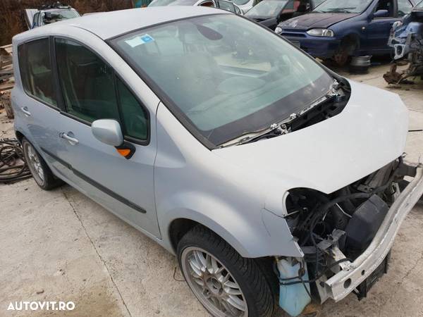 Dezmembrez Renault Modus 2005 1.5dci - 2