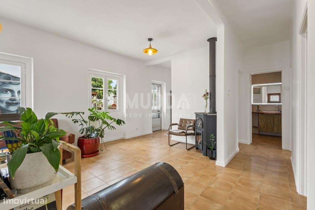 Moradia térrea T3 com anexos e terreno no Campo/Caldas da Rainha-6