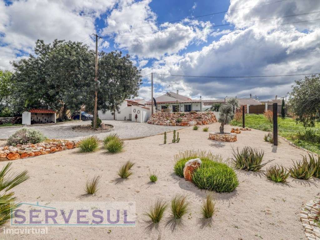 Charmosa Moradia Familiar T3+1 no Campo, inserida num generoso terr...-36