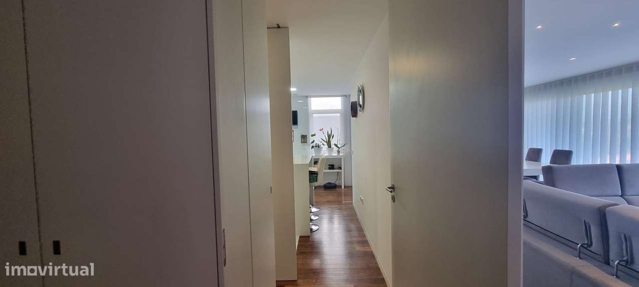 Apartamento T3 com Vista Deslumbrante no Coração de Vila Nova de Gaia - Grande imagem: 2/32
