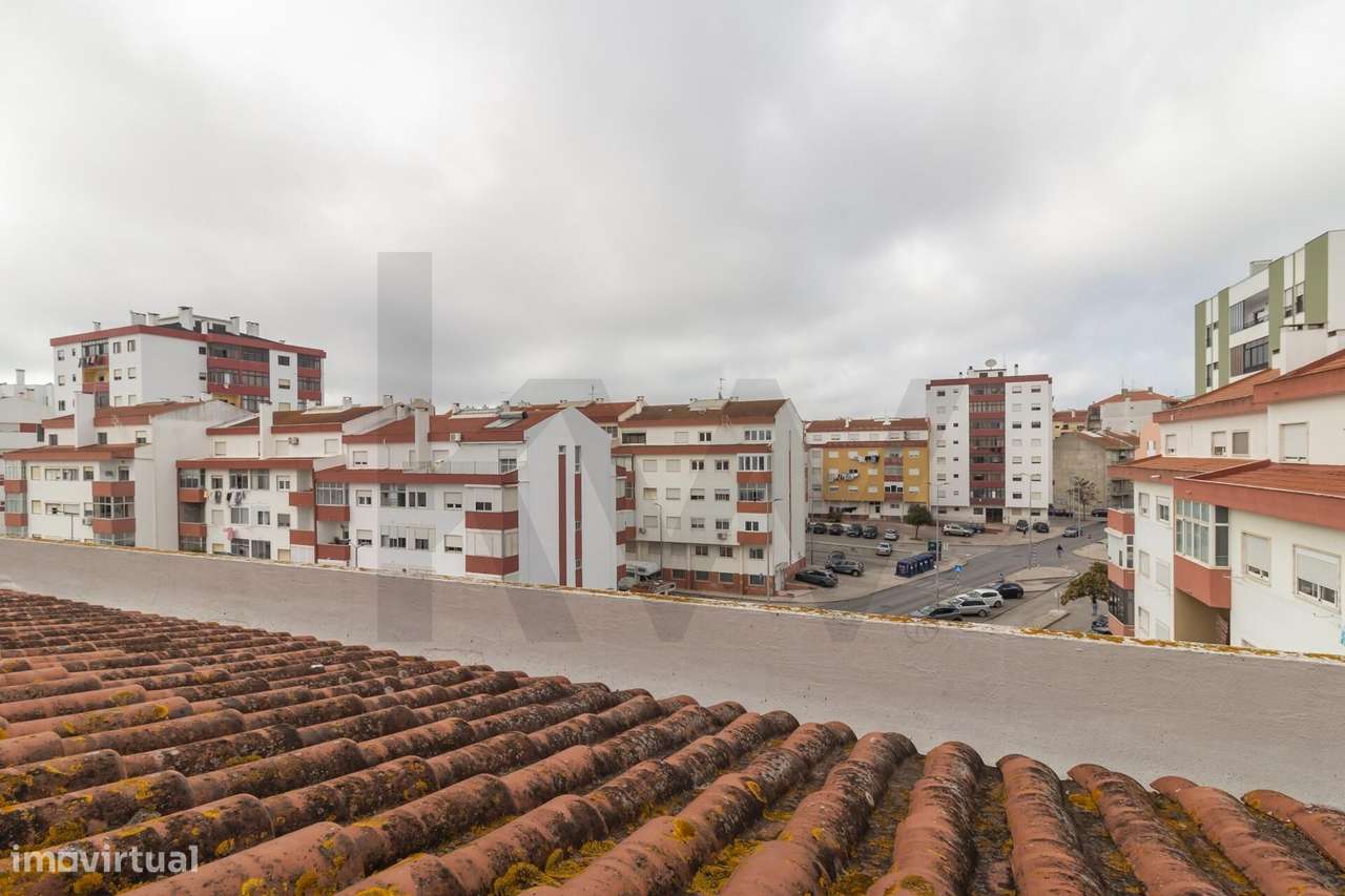 Apartamento T4 Duplex na Amora-33
