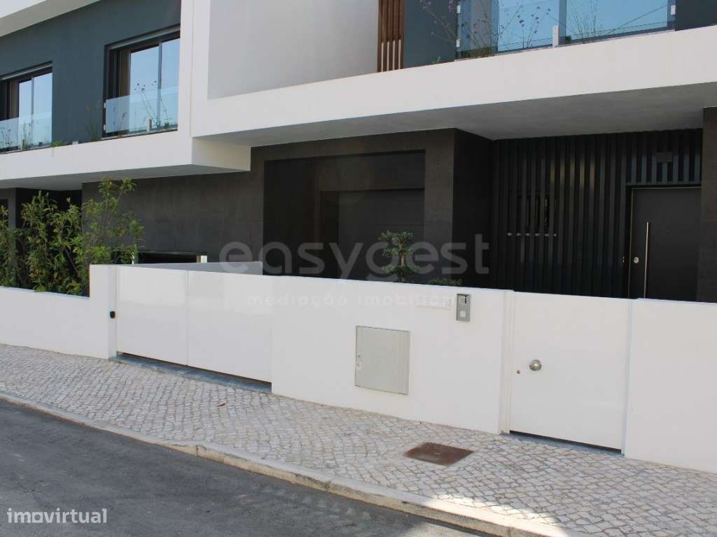 Moradia em Banda T4 em Condomínio Fechado - Construção Nova - Fanqu... - Grande imagem: 4/53