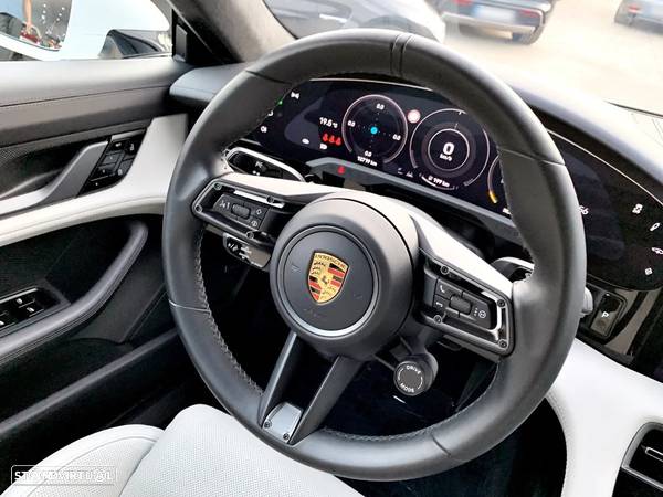 Porsche Taycan Turbo S - 12