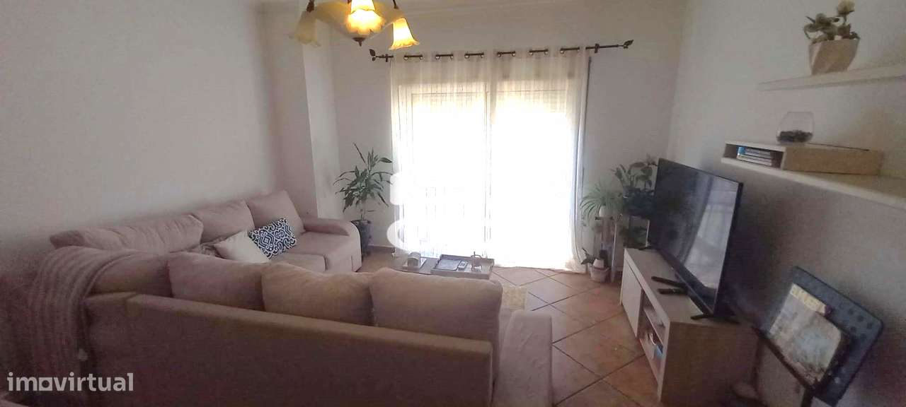 Moradia de 1º andar, boas áreas - Grande imagem: 2/39