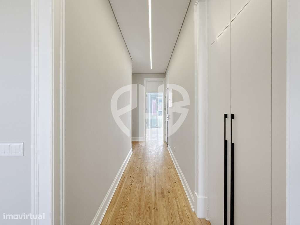 Apartamento T3 // Totalmente Renovado - Av. Almirante Reis-25