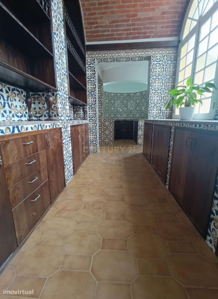 Distinta Moradia, com piscina e adega - perto de praias-11