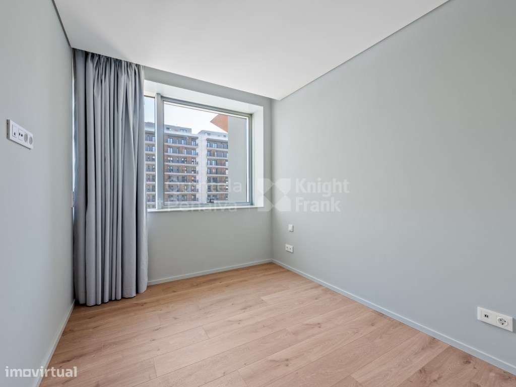 Apartamento T2 com terraço e garagem entre Monsanto e Miraflores-10