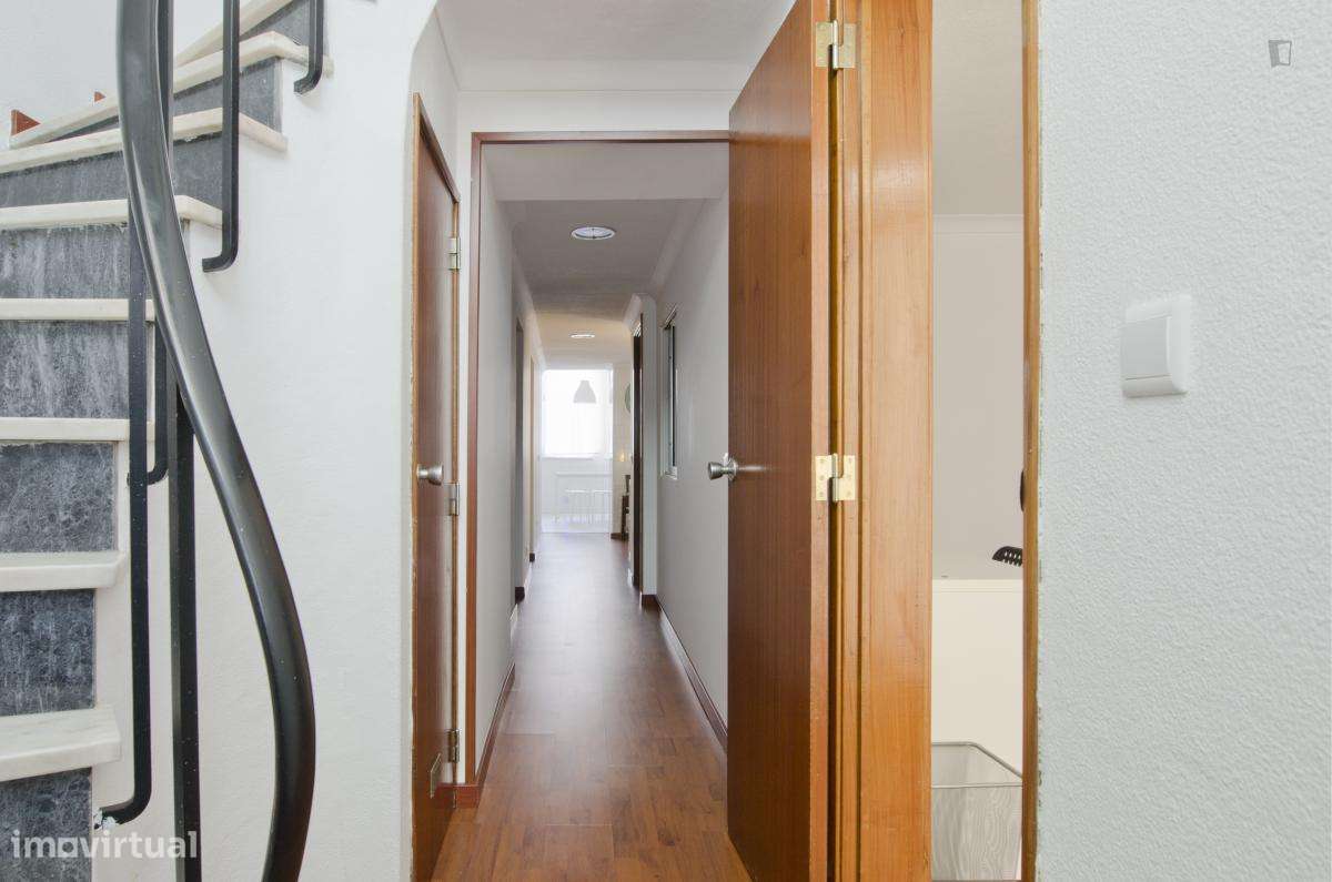 Quarto - localizado em Anjos Lisbon - Grande imagem: 5/9