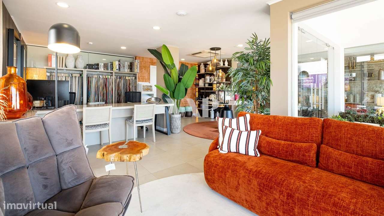 Loja com cave situada na avenida da praia de Quarteira - Grande imagem: 3/11