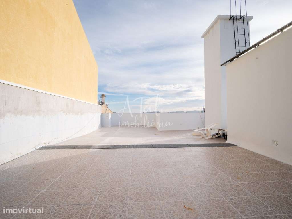 Apartamento T2 C/TERRAÇO no centro de Lisboa-21