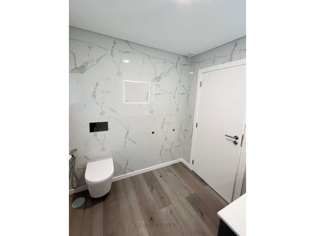 Moradia T4 Isolada Sobreda-10