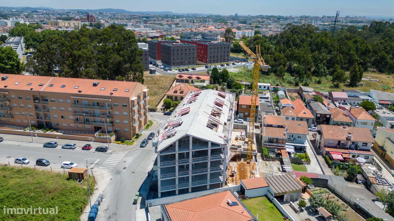 T2 | Novo | Varanda | Último Piso | Lugar de Garagem | Arrumos-3