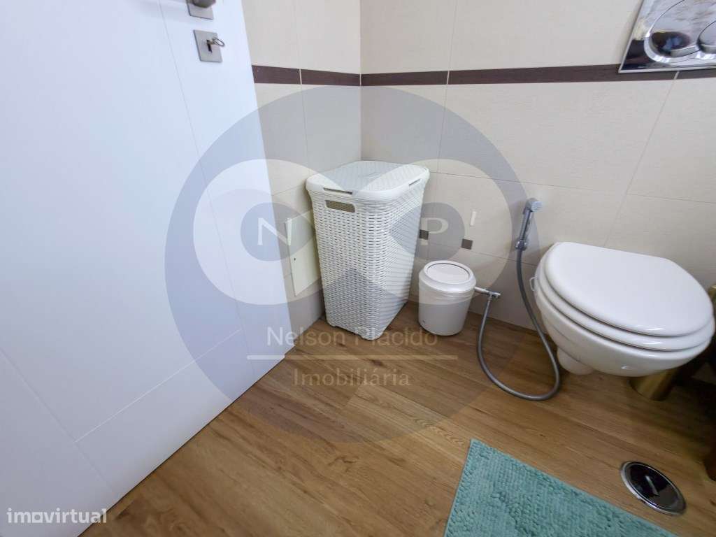 T2 com Cozinha Equipada, Varanda, 2 WC's, 3 Roupeiros embutidos e G...-24