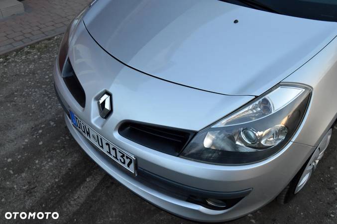 Renault Clio 1.2 16V 75 Collection - 12