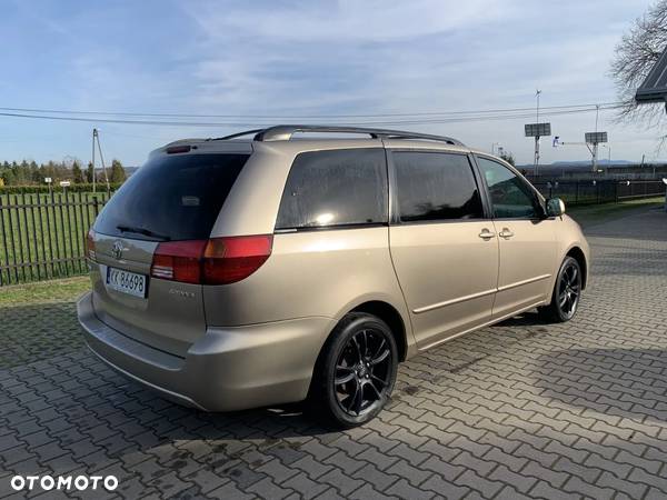 Toyota Sienna - 4