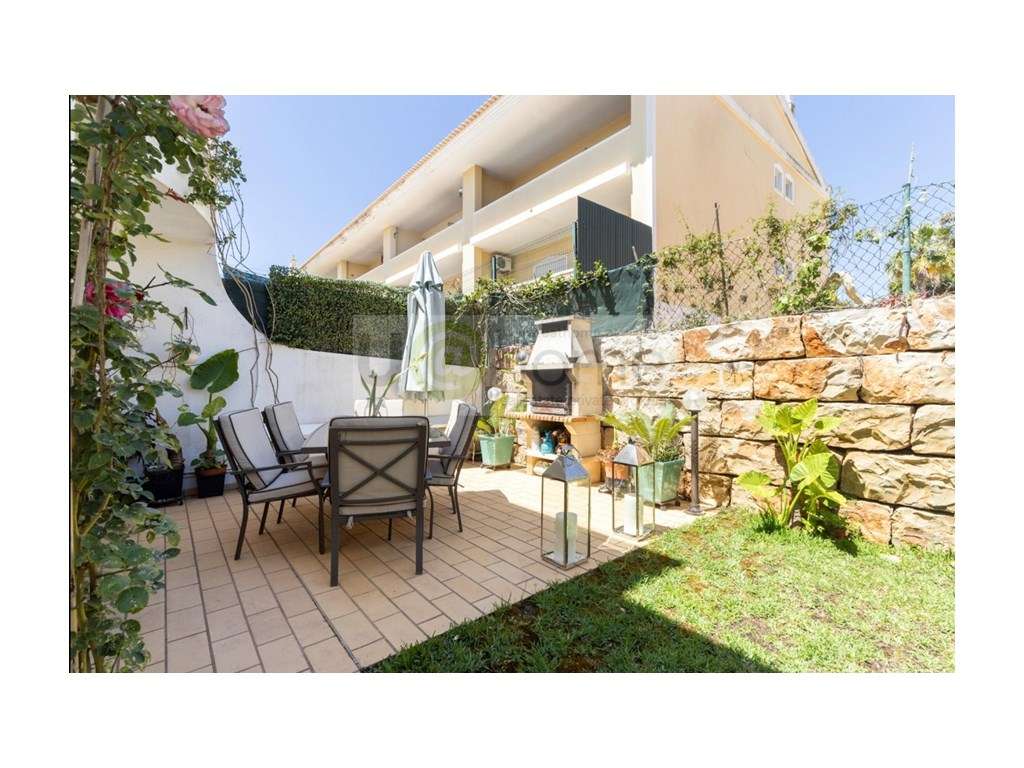 Moradia V4 geminada em Vilamoura perto da Marina-1