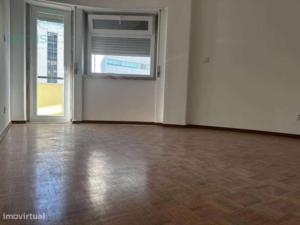 Apartamento T3 Remodelado no Campo Pequeno-20
