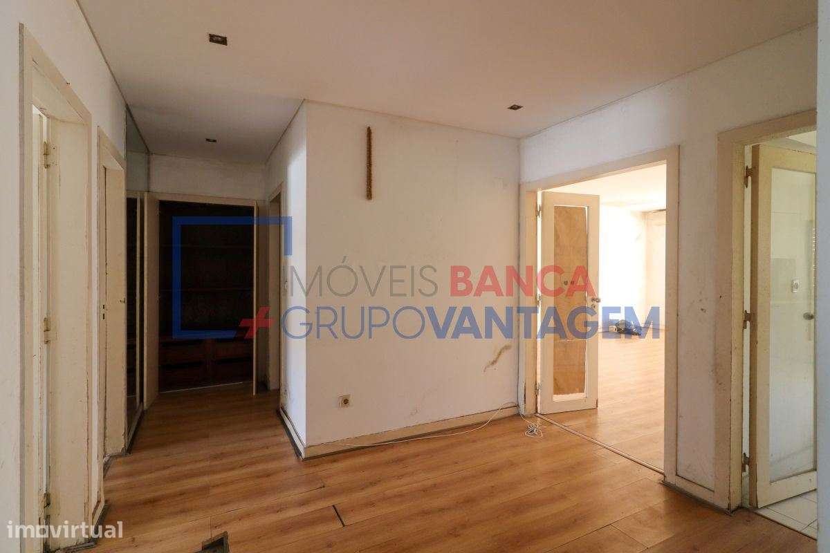 Apart. T2 com garagem e arrecadação, para renovar - MALVEIRA - Grande imagem: 4/30