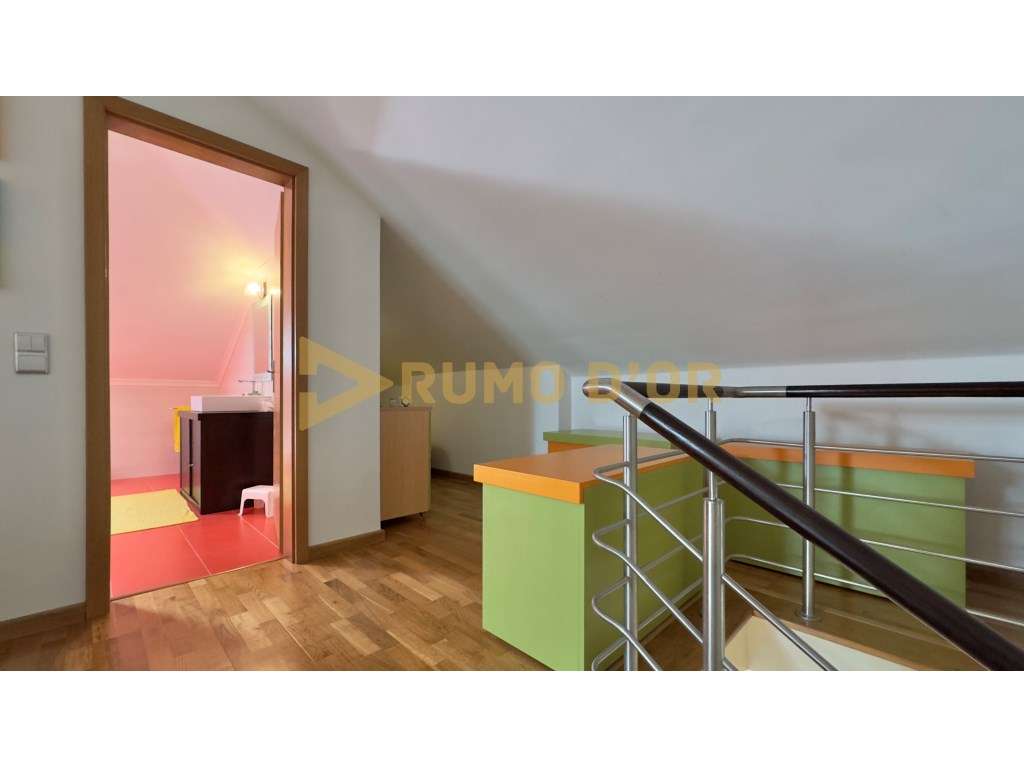 Viva com Conforto! Moradia T4 com Jardim e Espaço Exterior em Alenquer-23