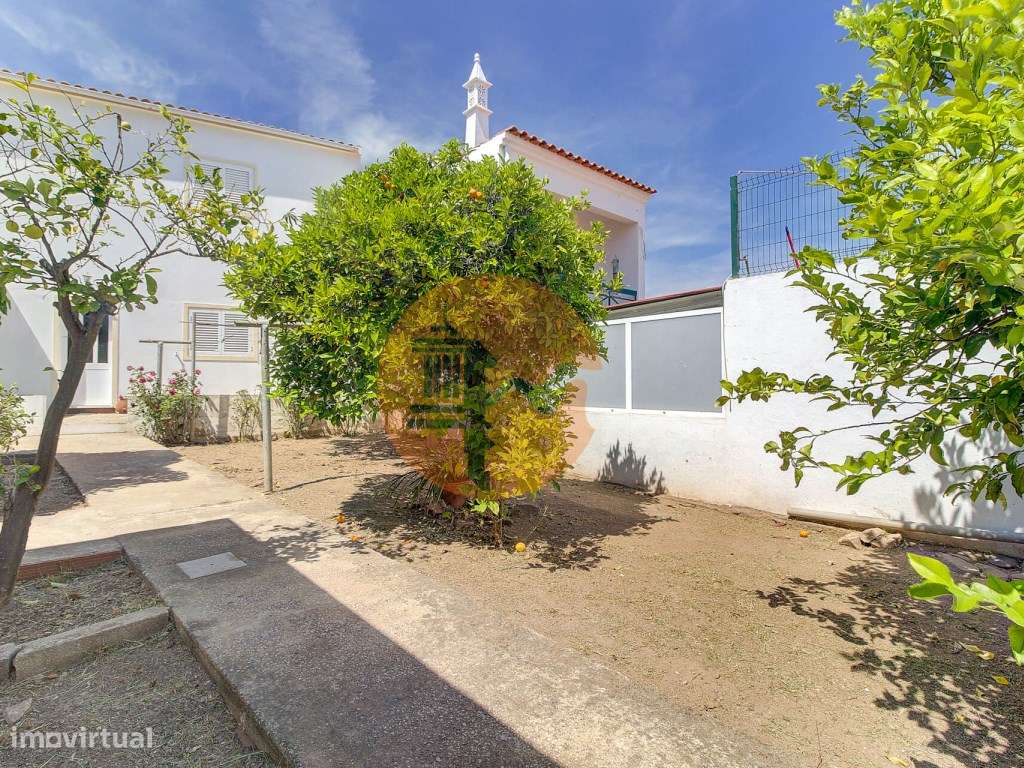 Moradia T3+2 com Jardim, Garagem e Vista Castelo no Centro de Castr...-41