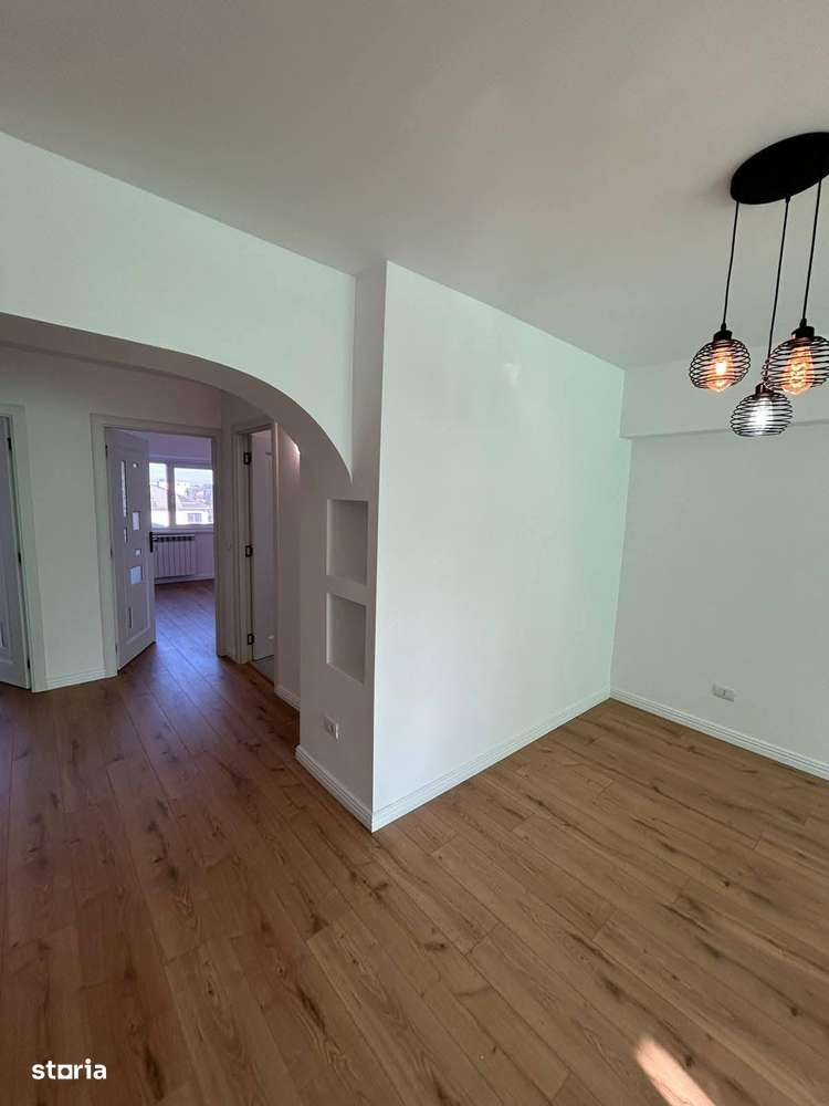 De vanzare 4 camere,2 bai,2 balcoane situat in zona Primariei-1