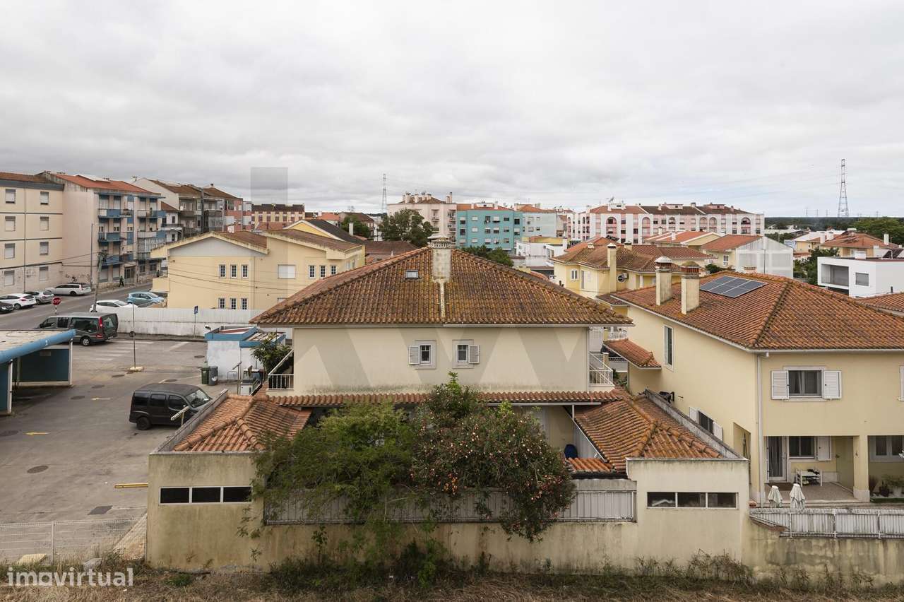 Apartamento T2 no Casal do Marco – Conforto, Luminosidade e Excelente-26