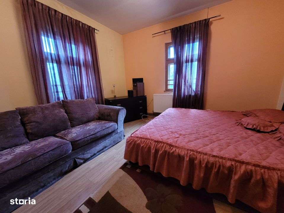 Casa traditionala, mobilata si utilata, in centrul satului Polovragi - Imagine principală: 5/10