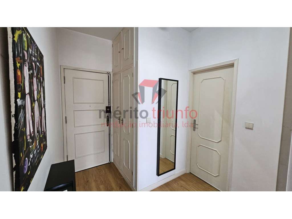 Oferta da Escritura e Registo- Ap. T1 com vista para a cidade - PORTO-7