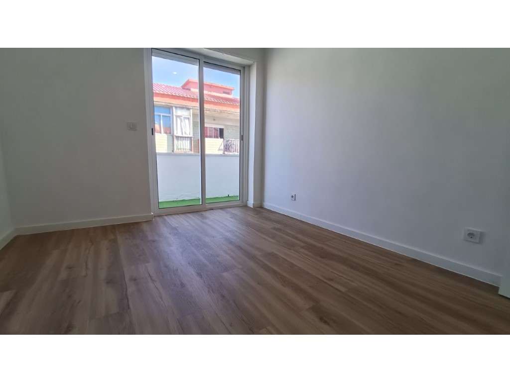 Apartamento T3 REMODELADO | Centro do Cacém-22
