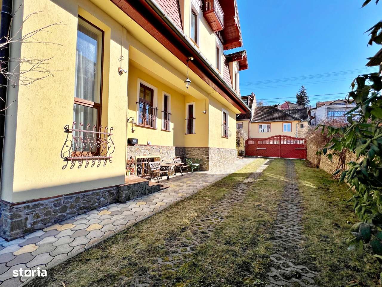 Închiriere Vilă Stil Pensiune, curte 999 mp, filigorie și 6 camere - Imagine principală: 2/20