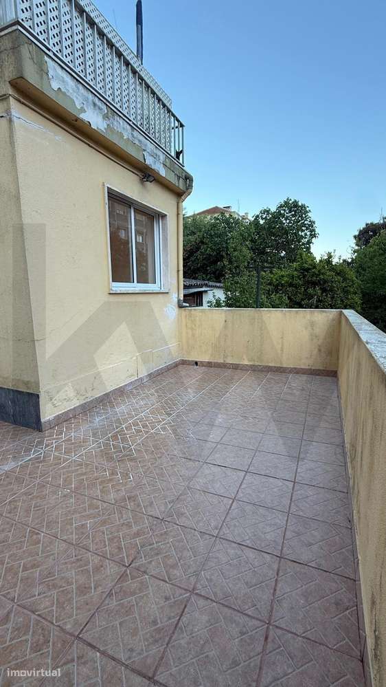 T2 com Pátio Privativo nas Mercês – O Seu Refúgio ao Ar Livre-24